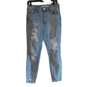 Tinseltown light wash  size 11 distressed jeans. Great for Spring!